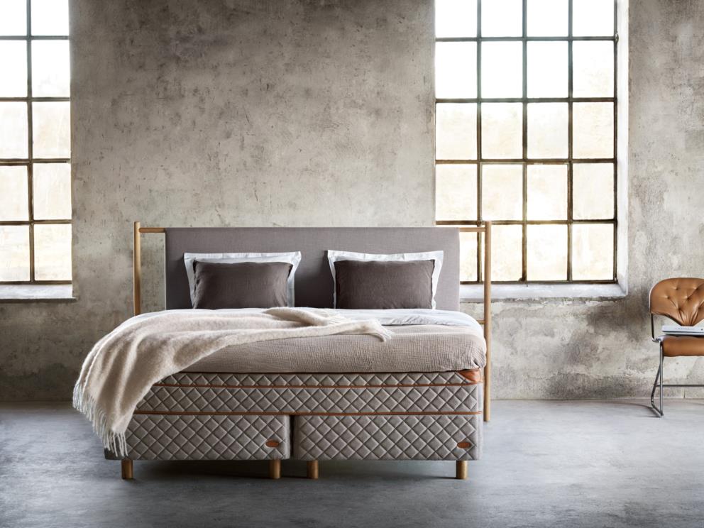 bed_continental_dux 6006_PIE_anna_sam chair_1